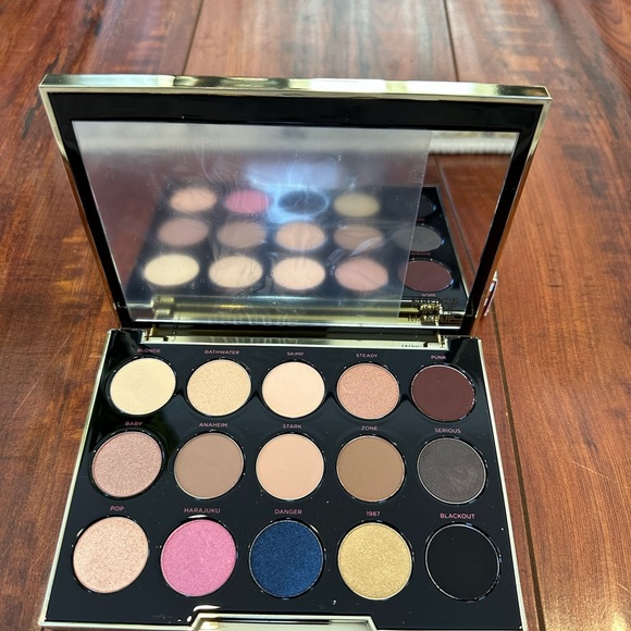 Urban Decay | GWEN STEFANI Eyeshadow Palette - Picture 2 of 4